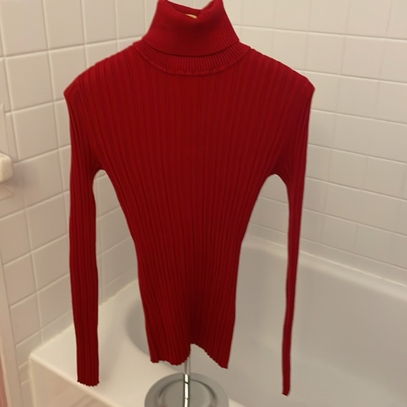 It’s Our Time Turtleneck red sweater, size L. Stretchy, soft and delicate - Picture 13 of 17